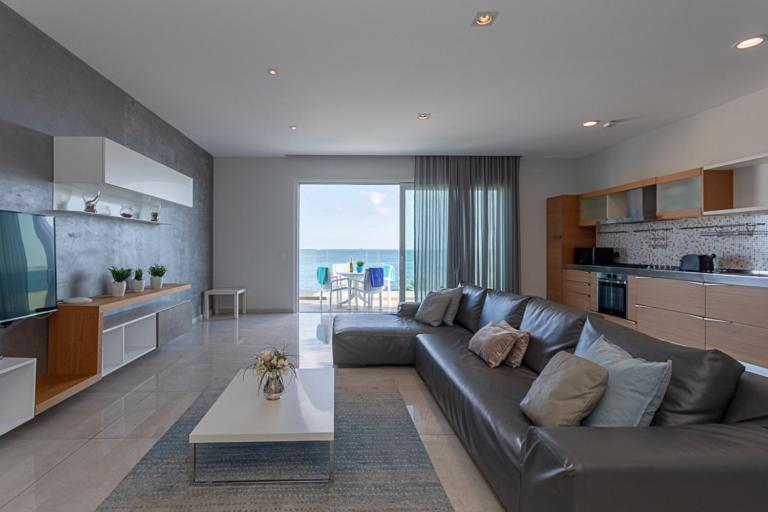 The Sea-bank Apartment *