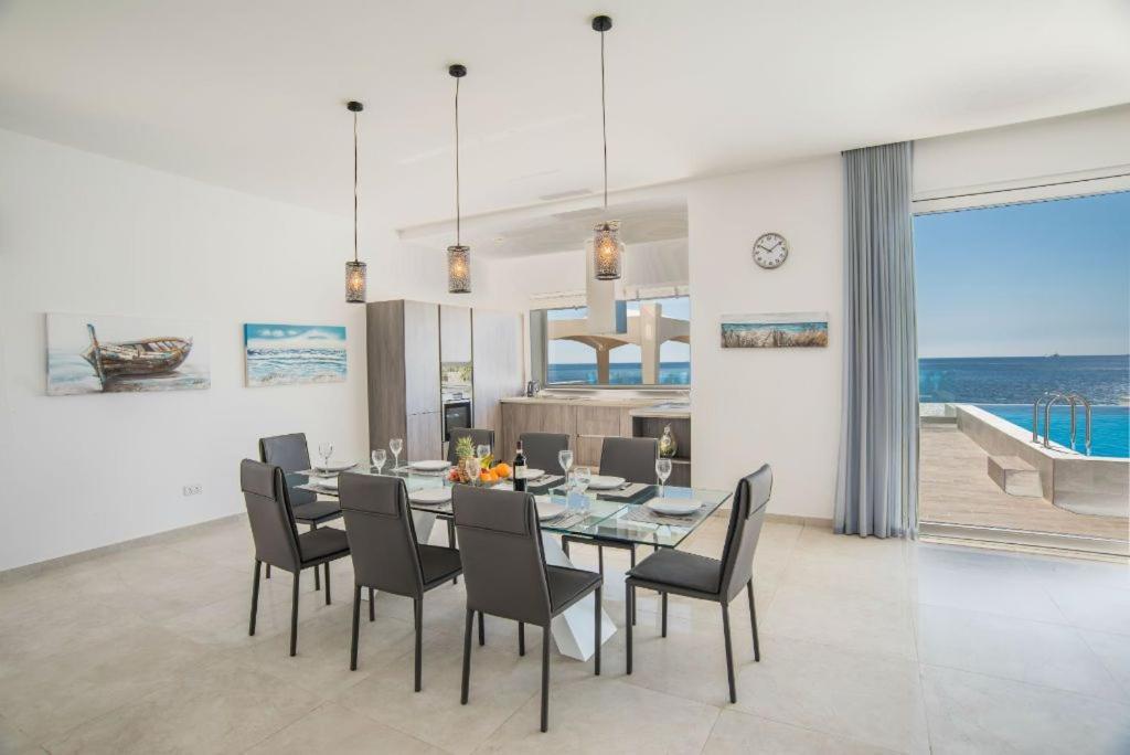 The Sea-bank Apartment *