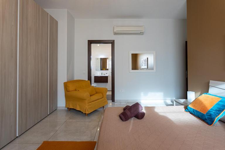The Sea-bank Apartment *